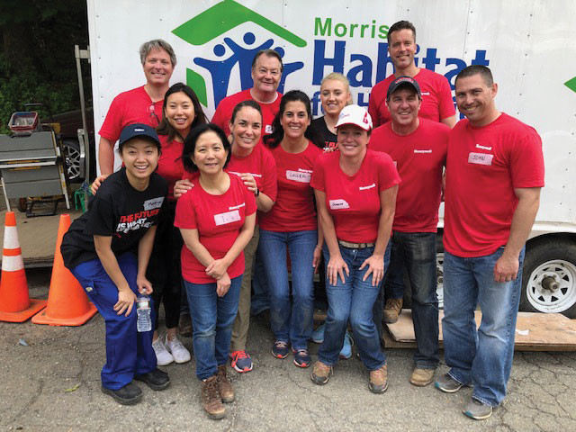 Mengya Li and the Honeywell team working together for a Habitat for Humanity project.